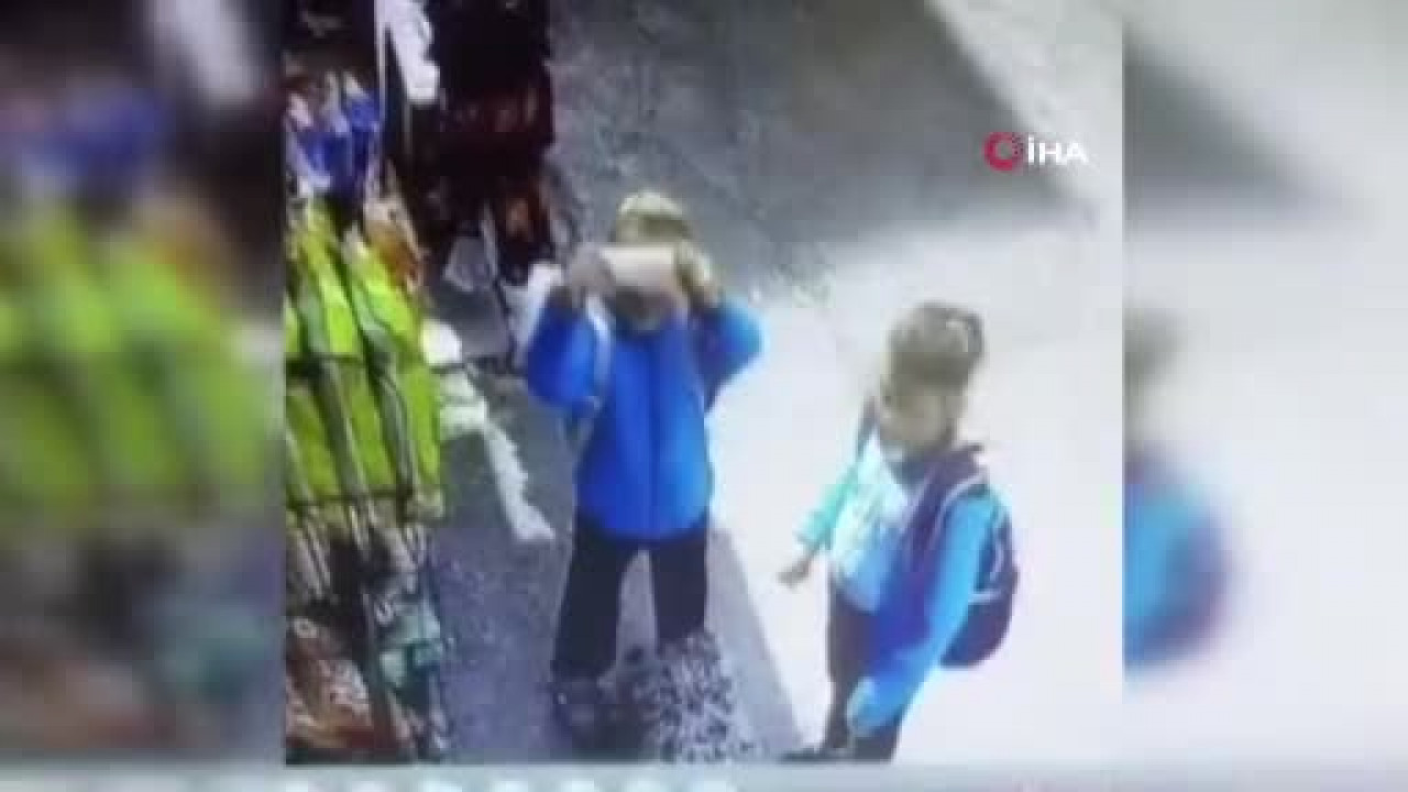 İki öğrencinin örnek davranışını kamera böyle görüntüledi