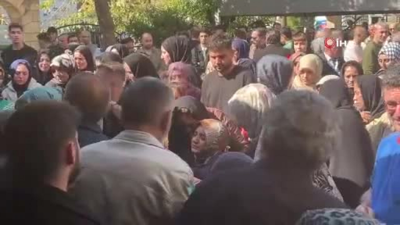 Enkaz altında kalarak hayatını kaybeden kardeşler için gözyaşları sel oldu