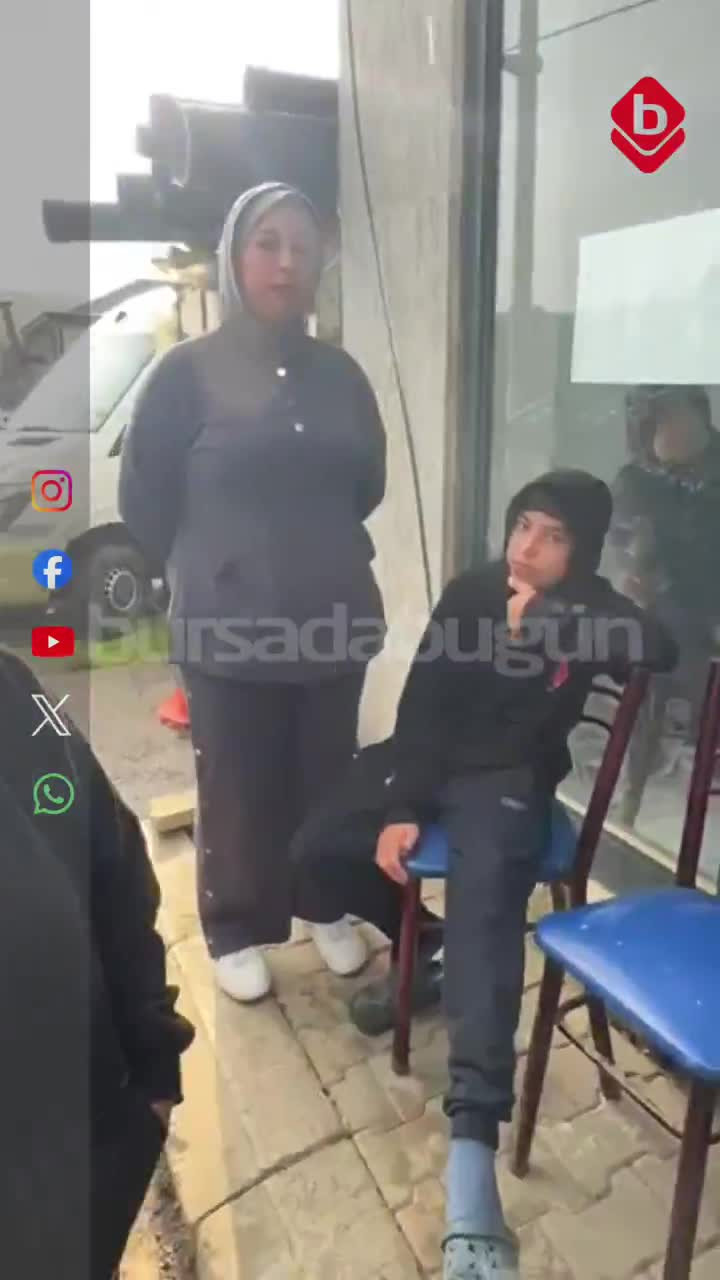 Bursa'nın gözde bölgesinde gerilim! Çatılara çıkıp beklemeye başladılar...