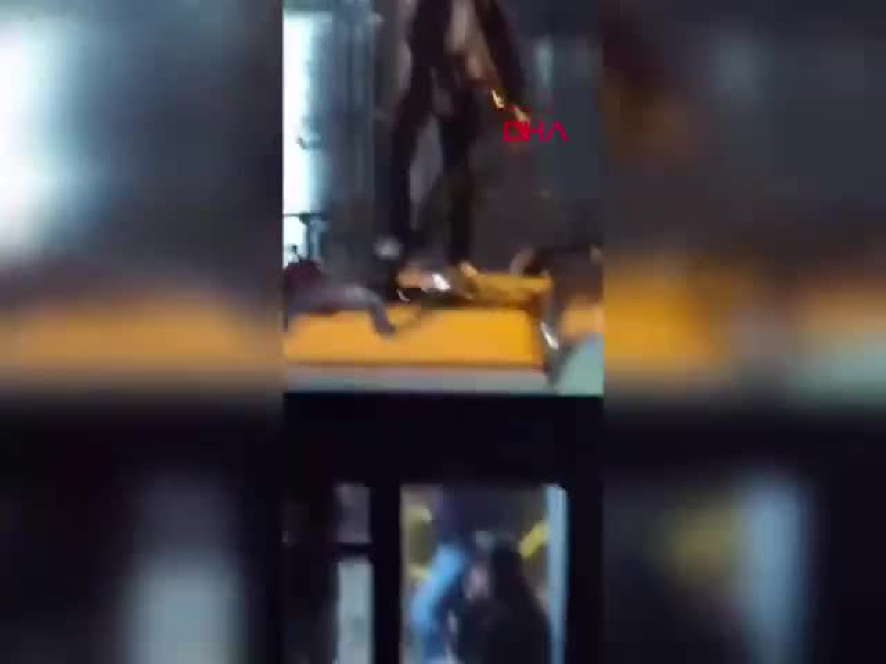 İETT otobüsü sel sularına kapıldı! Yolcular mahsur kaldı