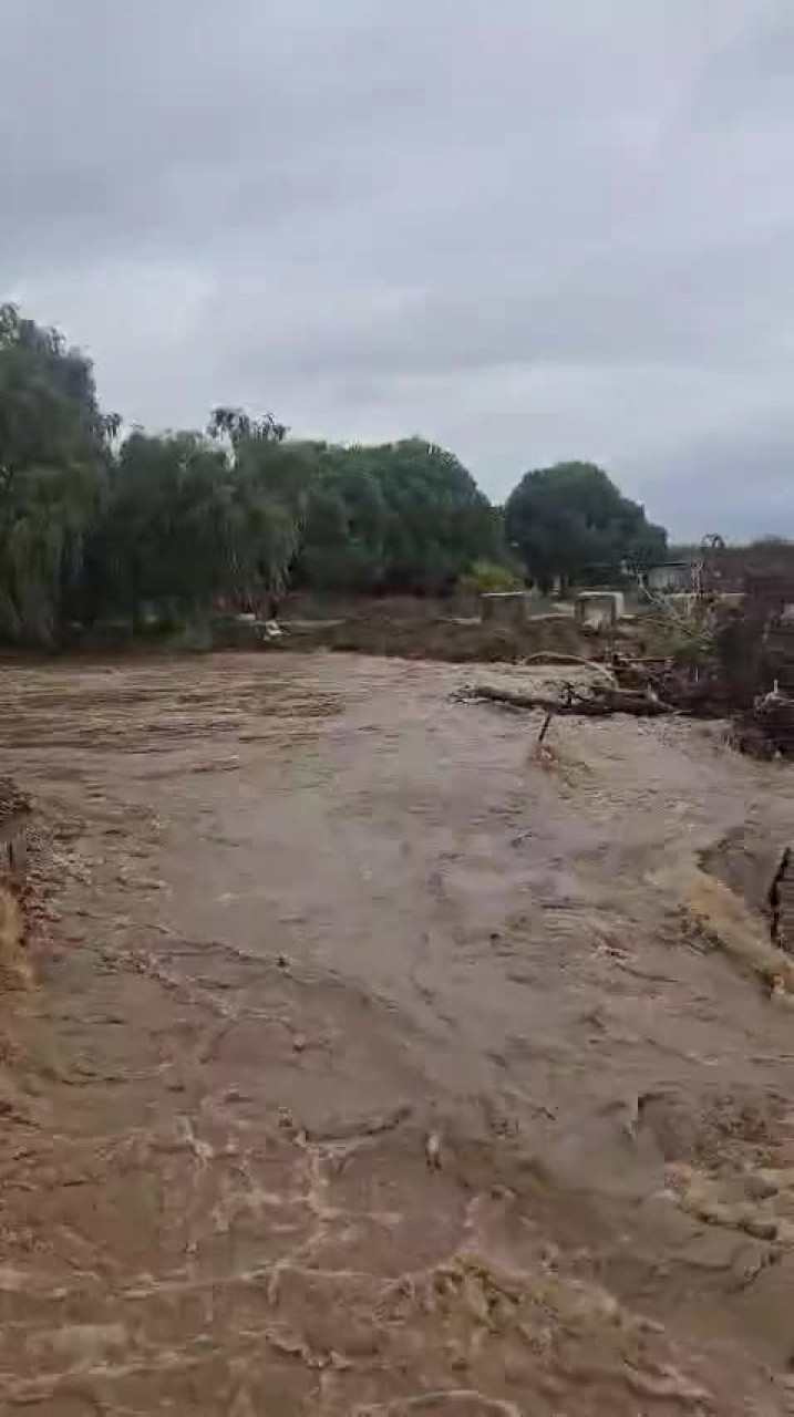 Bursa'da yağış sonrası taşan dere köprüyü yıktı, ulaşım kesildi!