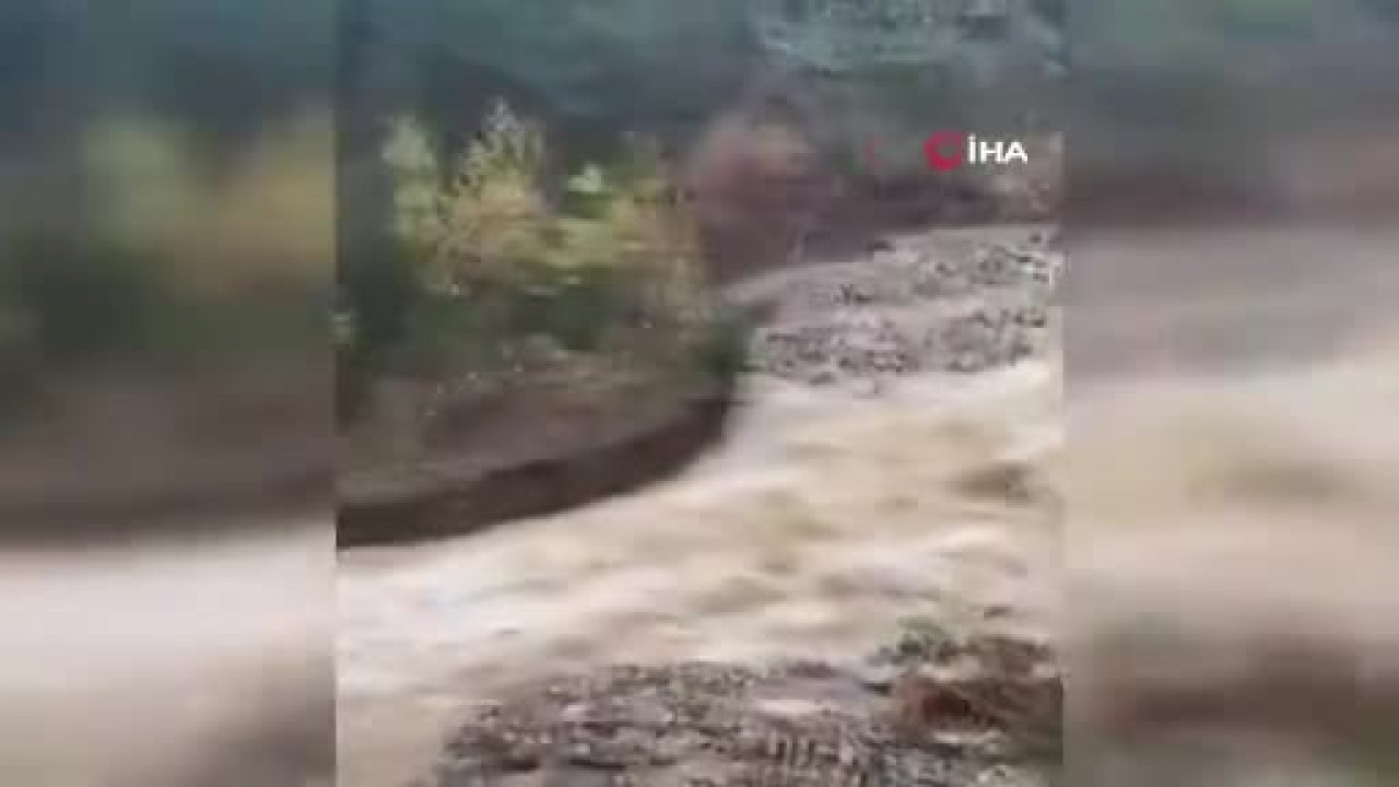 Bursa'da sağanak sonrası heyelan! O anlar kamerada