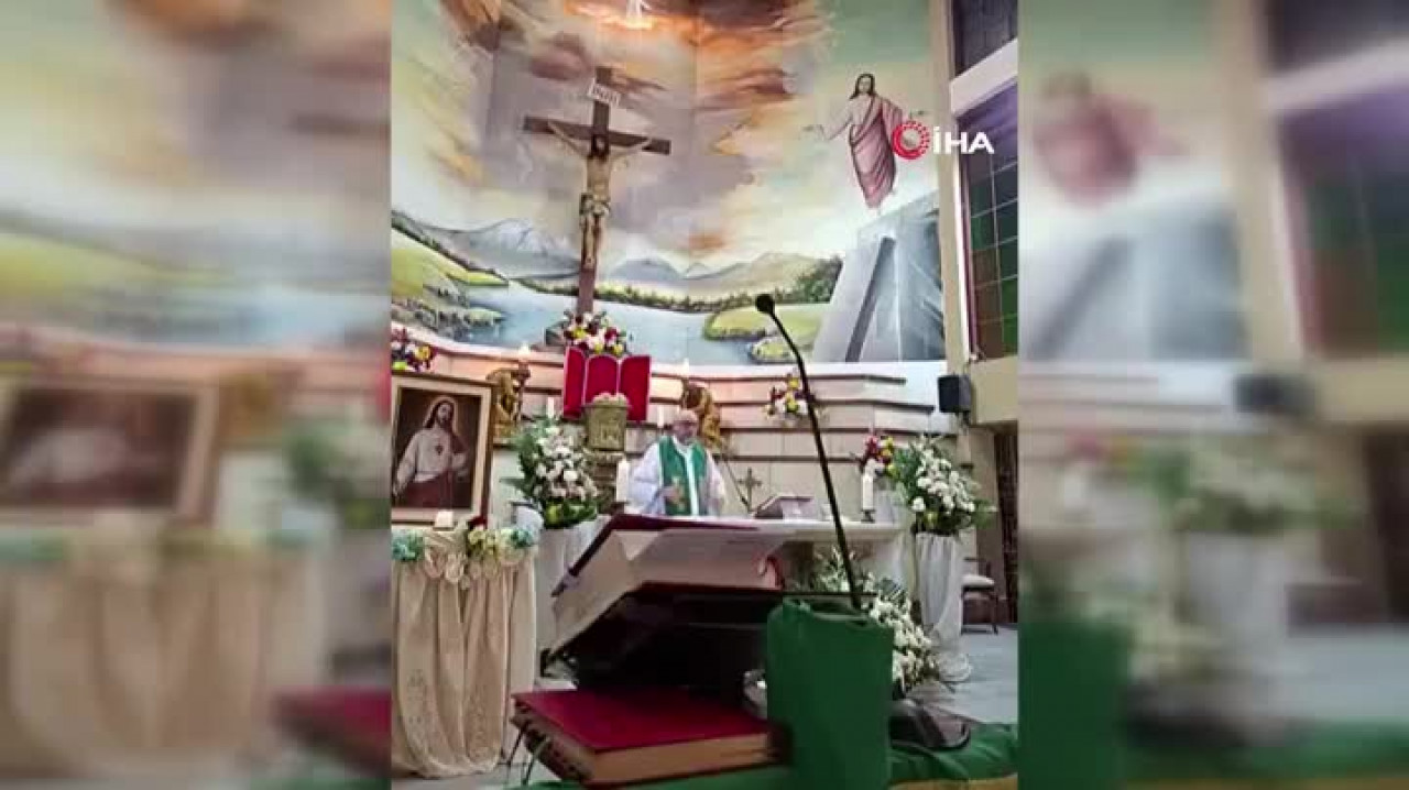 Canlı yayında feci ölüm! Rahibin üzerine haç düştü
