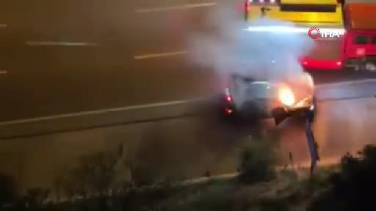 Bursa'da bir otomobil kül olmaktan son anda kurtuldu!