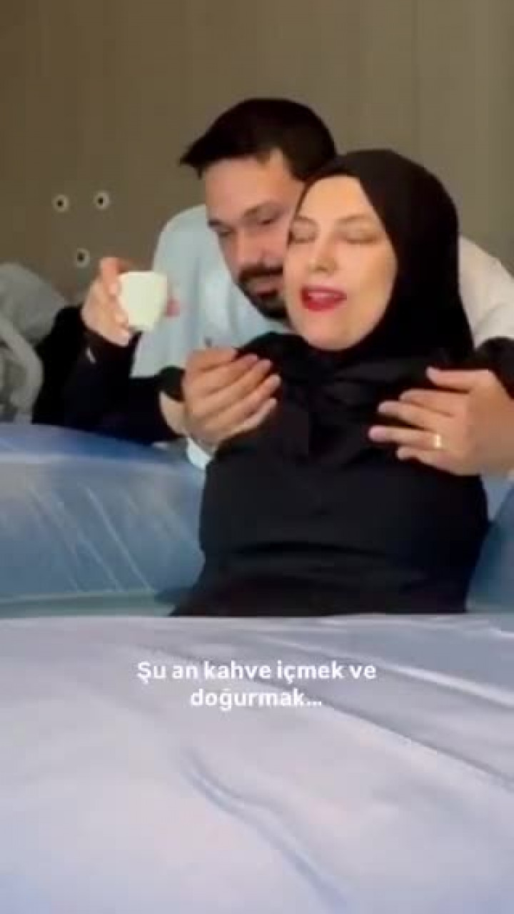 Bursalı kadının suda doğum görüntüleri olay oldu! Kahve içerek kamera karşısında...
