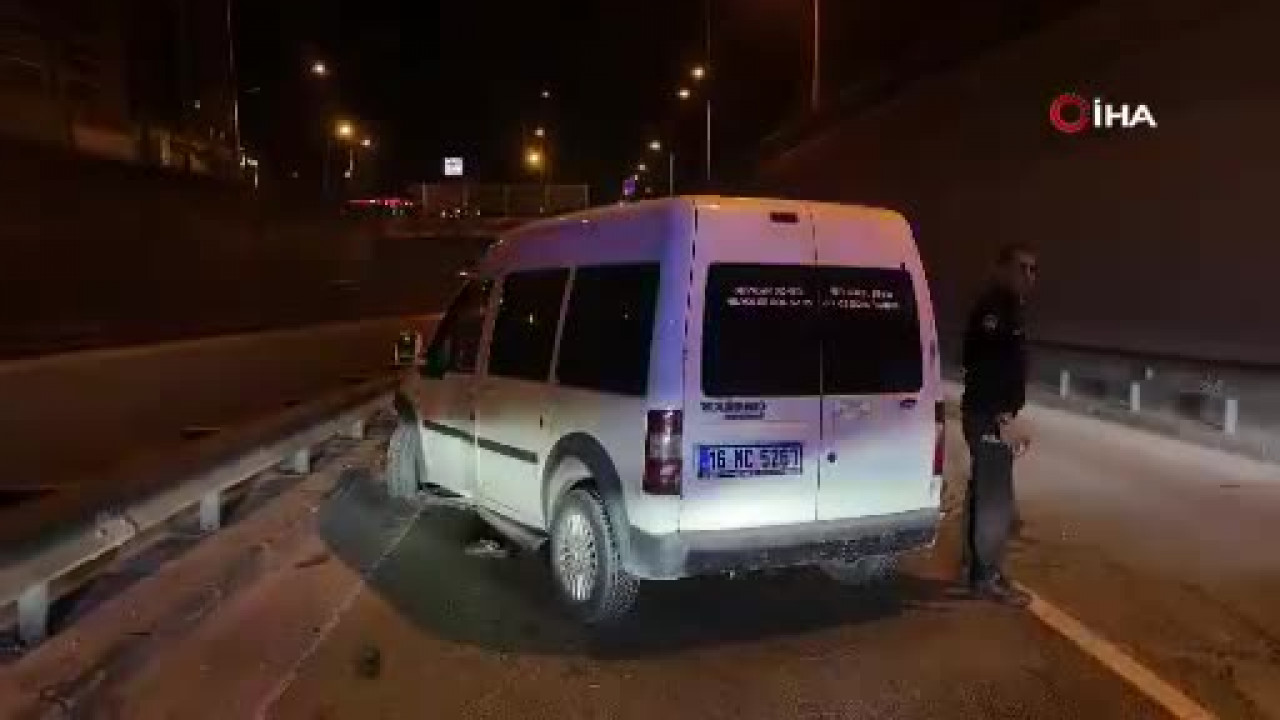 Bursa'da ehliyetsiz motosiklet sürücüsü otomobile çarptı