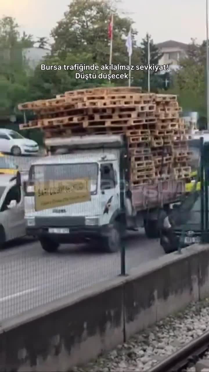 Bursa trafiğinde akılalmaz sevkiyat! Düştü düşecek...