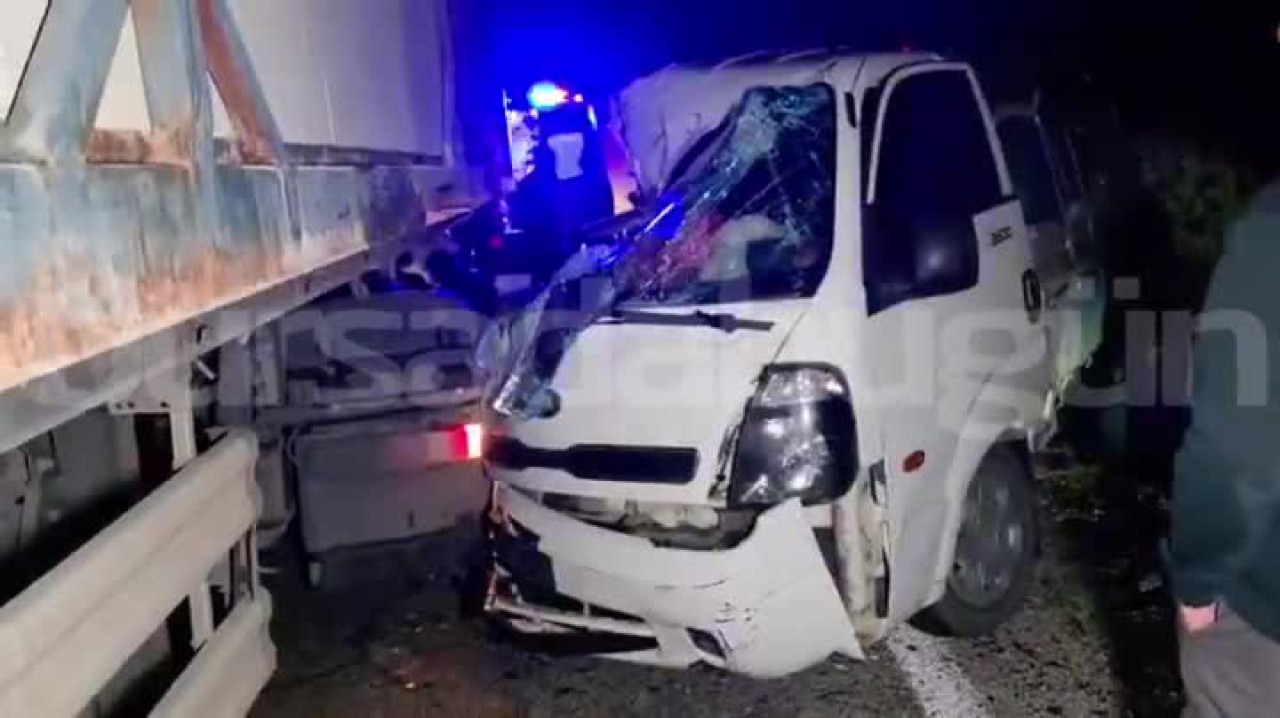 Bursa'da tır ile kamyonet kafa kafaya çarpıştı! Ağır yaralılar var...