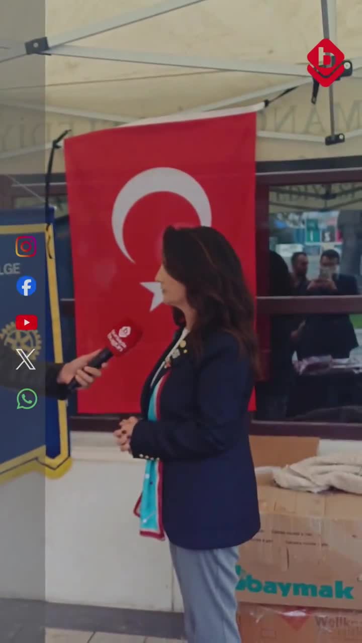Eski bayraklar yenileriyle değiştirildi: "Bayrak kutsalımız, Cumhuriyet en değerli varlığımız"