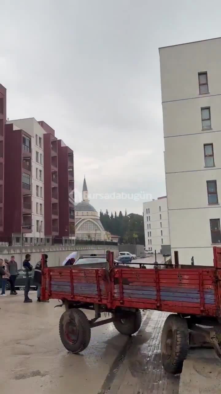 Bursa'da korkutan kaza: İstinat duvarından düştü!