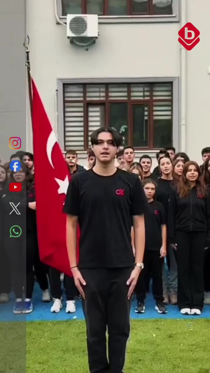 Bursa'da Ahmet Kırmızı Koleji öğrencilerinden Cumhuriyet coşkusu