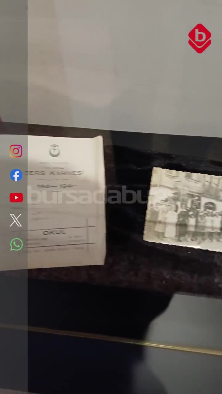 Bursa Kent Müzesi'nde Cumhuriyet sergisi ziyarete açıldı
