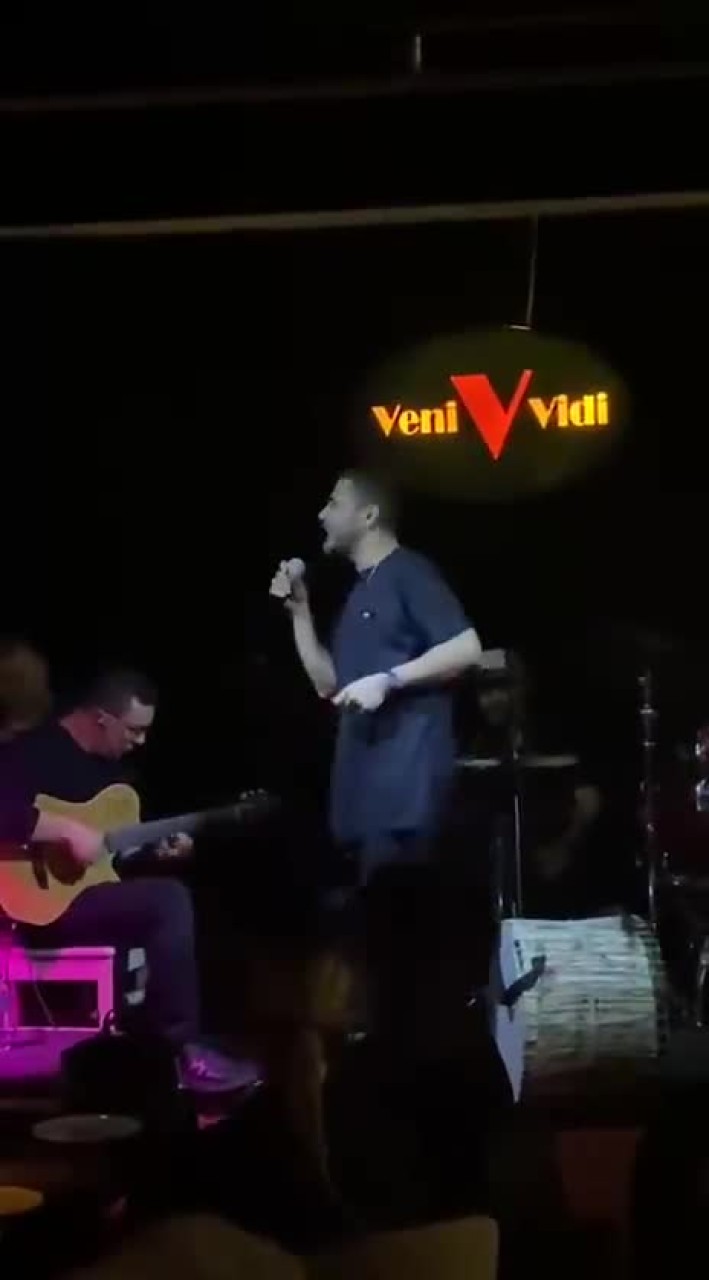 İrfan Şehitoğlu Veni V Vidi sahnesinde coşkuyu zirveye taşıdı!