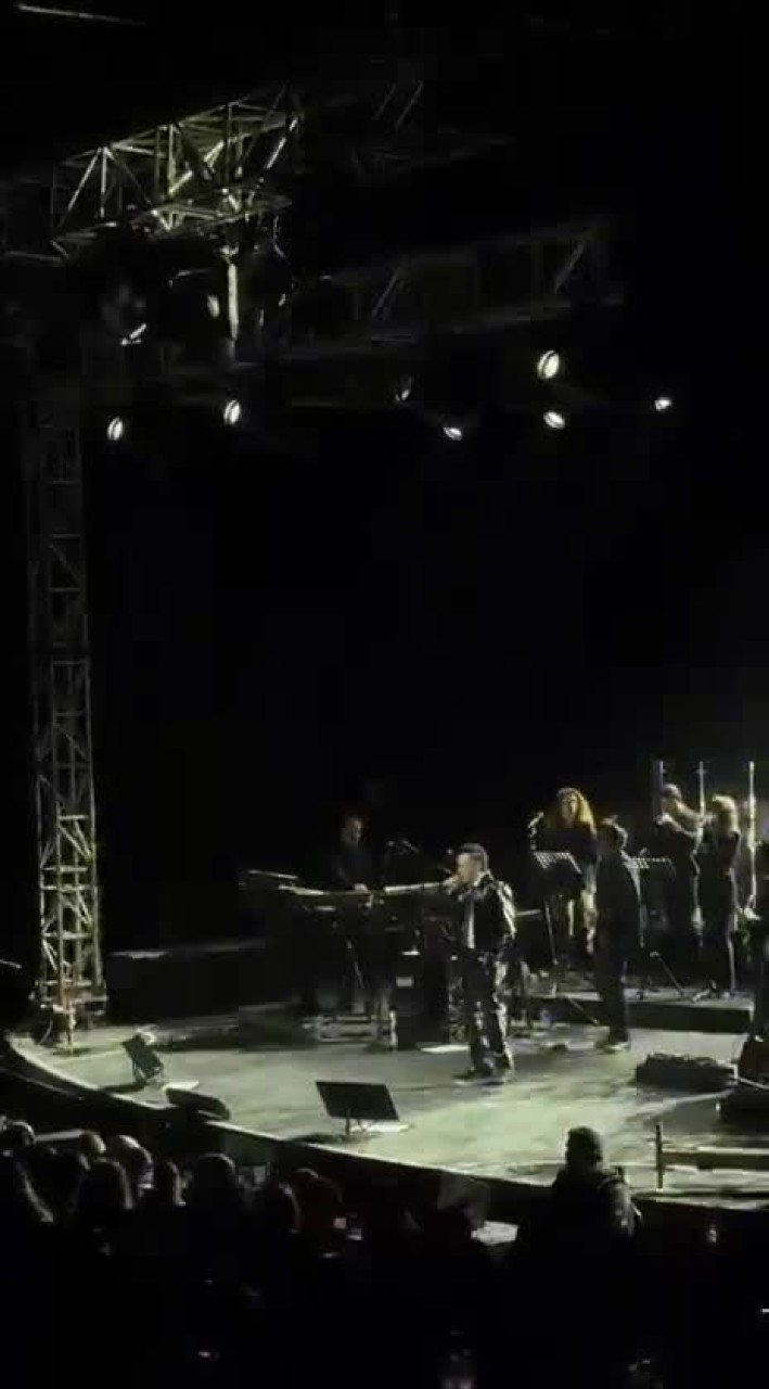 Bursa'da Mabel Matiz rüzg&acirc;rı esti! Açık Hava'da binlerce kişi şarkılara eşlik etti