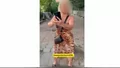 Kimseyi sokaktan geçirmedi! Yaşlı kadının ge...