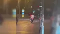 Bursa'da kırmızı ışıkta bekleyen motosiklet ...