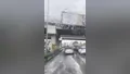 Bursa güne yağmurla başladı, yollar kırmızıy...