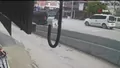 Bursa'da motosiklet yayaya çarptı! İkisi de ...