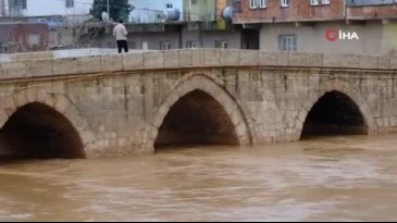Mardin'de Dunaysır Köprüsü'nün debisi yükseldi