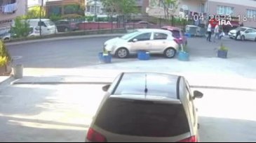 Bursa'da bir adam geri viteste unuttuğu aracıyla kaza yaptı!