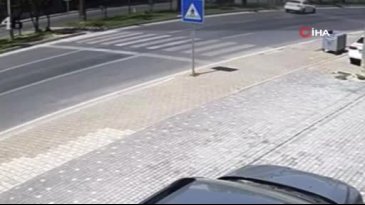 Antalya'da otomobilin çarptığı yaşlı adam metrelerce savruldu