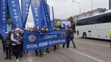 İşçiler 1 Mayıs için Bursa'da...