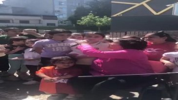 Bursa'da Gazi İlkokulu türkülerle coştu