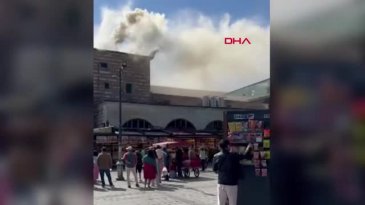 İstanbul'da Mısır Çarşı'sında yangın çıktı