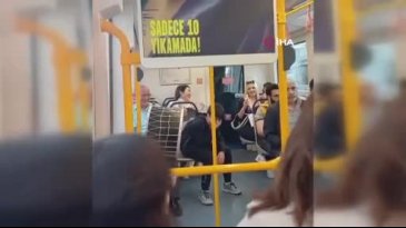 Bursa'da metro vagonunda mini konser resitali