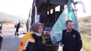 Afyonkarahisar'da yolcu otobüsüyle kamyonet çarpıştı!