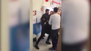 Kocaeli'nde okulda skandal olay! Veli, herkesin gözü önünde öğretmene saldırdı