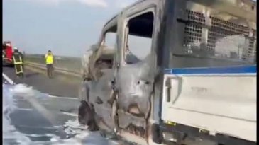Bursa'da seyir halindeki kamyonet yandı&nbsp;
