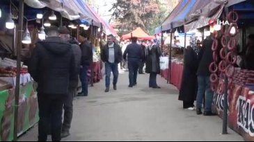 Bursa'da binlerce kişi, 1 ton hamsi için bekledi