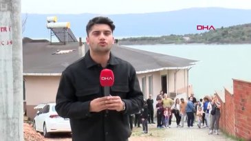 Baharın müjdecisi Yaren leyleğin geldiğini haber alanlar köye akın etti