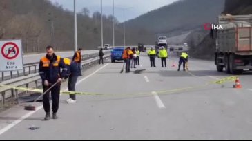 Aracın kapısı yerinden çıktı, yola savrulan yolcu hayatını kaybetti