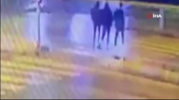 Yaya geçidinden geçen vatandaşları ezdi!