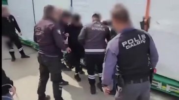 Marmara Denizi'ne açılamadan yakayı ele verdiler!