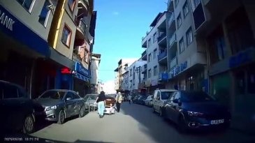 Bursa trafiğinde şok görüntü! Sorumsuzluk pes dedirtti