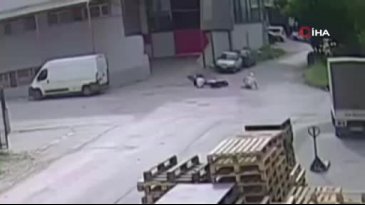 Bursa'da iki motosikletinin karıştığı kaza kamerada: 2 yaralı