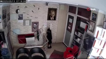 Bursa'da da hissedilen deprem anı kamerada!