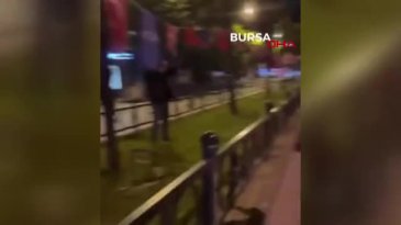 Bursa'da Türk bayrağına çirkin saldırı! Duyarlı vatandaşlar tepki gösterdi...