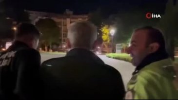 Bursa'da ilginç anlar: Polislere sigara uzattı!