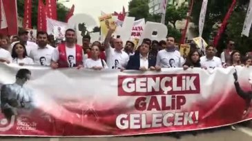 CHP Bursa gençliğinden yürüyüş!