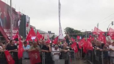 Bursa'da yağmurlu havada miting coşkusu!