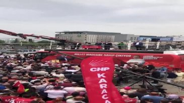 CHP'nin Bursa mitinginde korkutan anlar! Özgür Özel sahneden seslendi...
