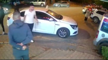 'Niye kornaya bastın' kavgası! Okey ıstakaları havada uçuştu
