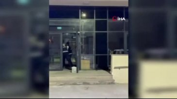 Çocuklarının yanında acımadı! Korku dolu anlar...