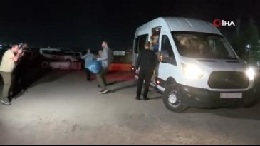 Tahliyeler başladı! Davul zurnayla karşılaştılar