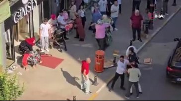 Kadınlar birbirine girdi! Kimse onları durduramadı...