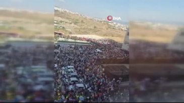 İzmir'de binlerce balon 6 yaşındaki Erhan ve arkadaşları için uçuruldu